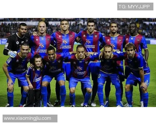 布雷斯与尼母的精彩对决揭示了法甲联赛的激烈竞争与球队实力的较量 布雷斯与尼母的精彩对决揭示了法甲联赛的激烈竞争与球队实力的较量